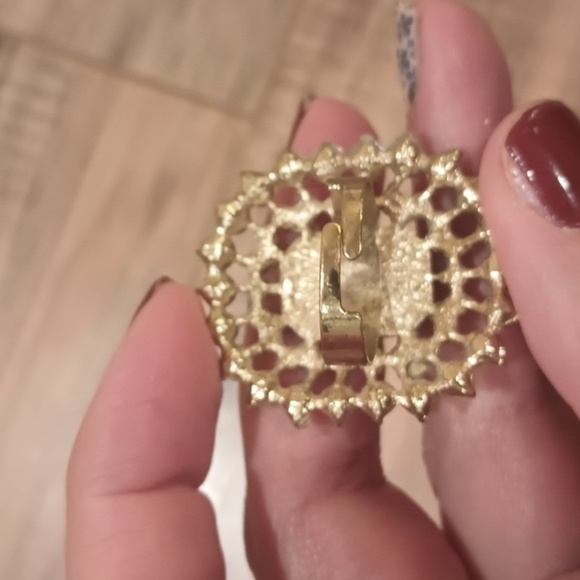 Large costume rhinestone ring with adjustable band in good used condition - Picture 4 of 7